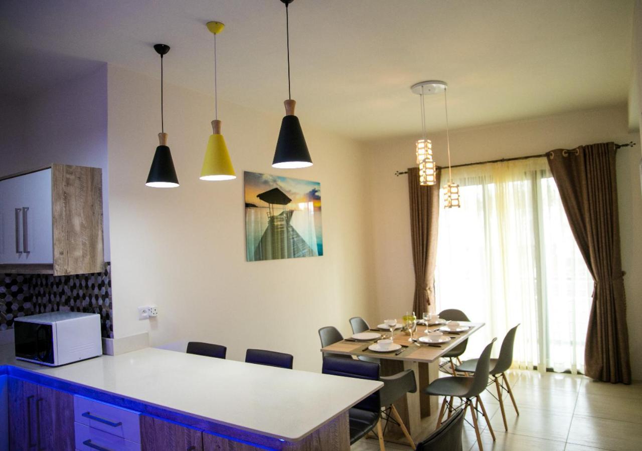 Luxury 2 Bedroom Apartment With Pool - Close To Flic-En-Flac Beach エクステリア 写真